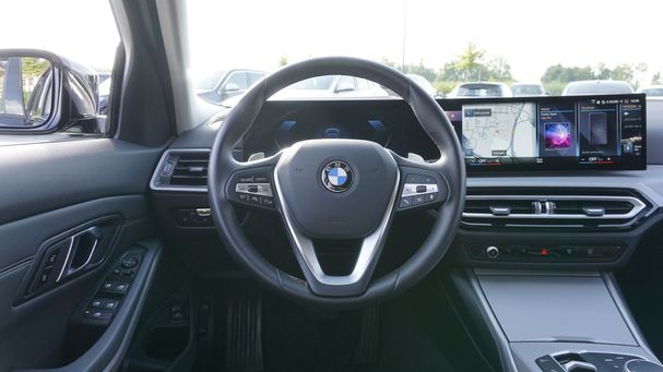 BMW 320d Touring xDrive 140 kW image number 15