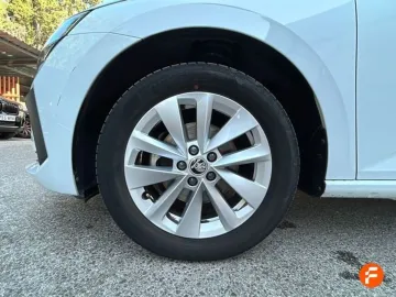 Car image 29