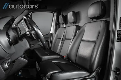Car image 30