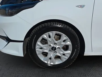 Car image 22