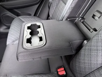 Car image 42