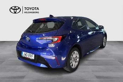 Car image 4