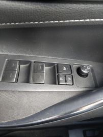 Car image 32