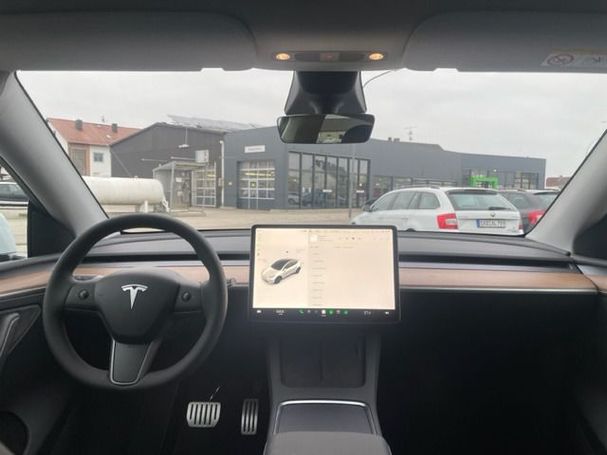 Tesla Model Y Performance AWD 393 kW image number 12