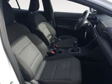 Car image 10