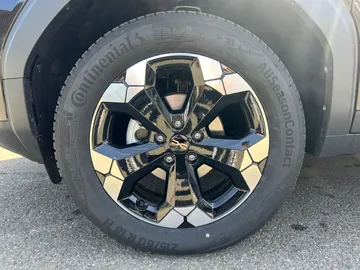 Car image 24