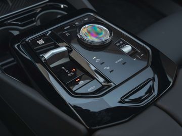 Car image 35