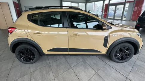 Car image 4