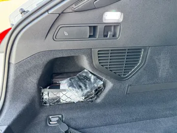 Car image 32