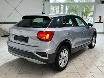Car image 30