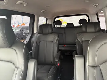 Car image 27