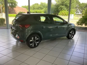 Car image 4