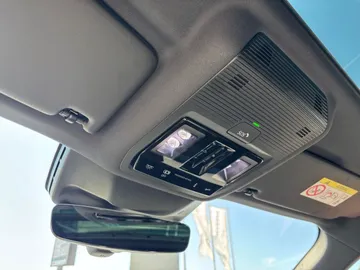 Car image 33