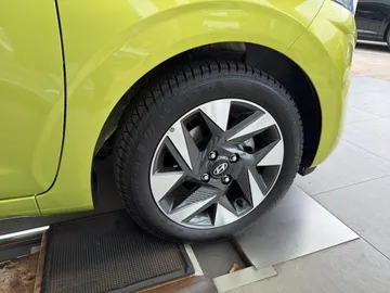 Car image 23