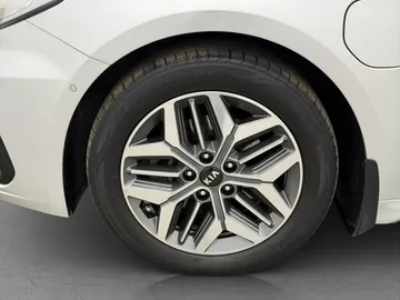 Car image 34