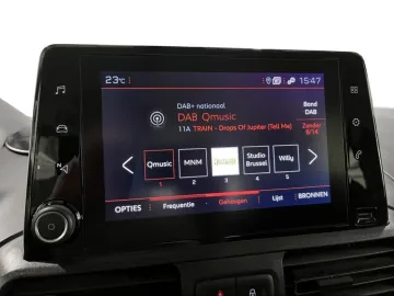 Car image 32