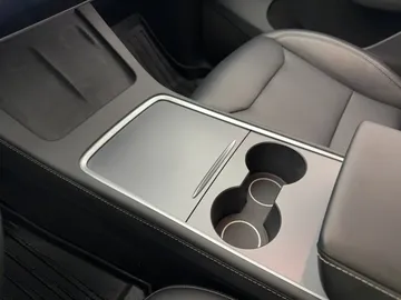 Car image 33