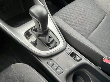 Car image 25