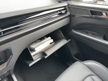 Car image 29