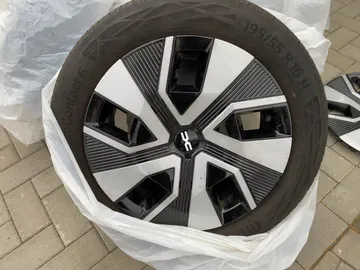 Car image 21