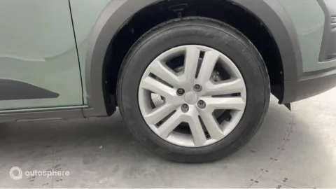 Car image 18
