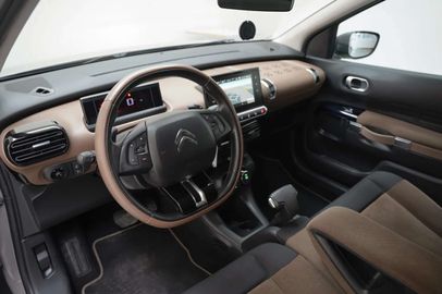 Car image 14