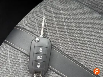 Car image 26