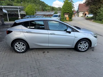 Car image 13