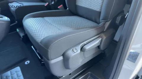 Car image 33