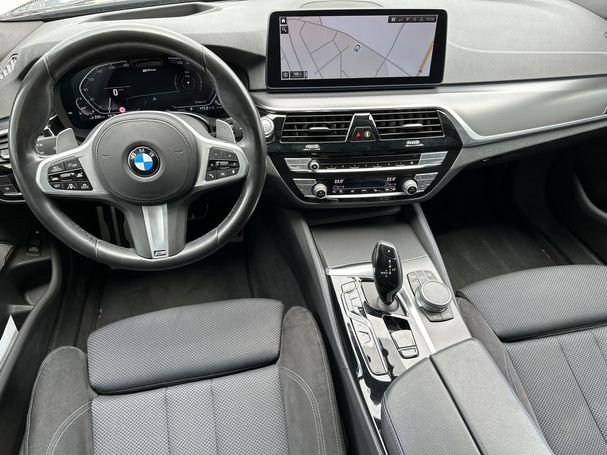 BMW 530 Touring xDrive 215 kW image number 13