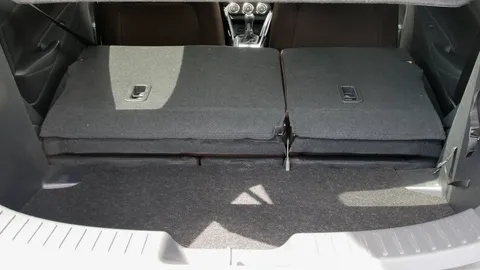 Car image 32