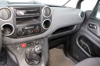 Car image 22