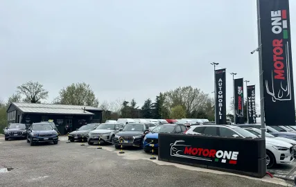 Car image 15