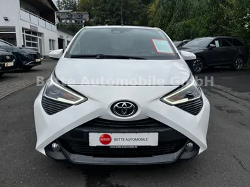 Car image 4