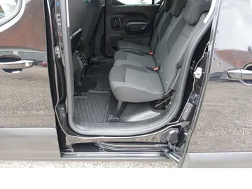 Car image 32