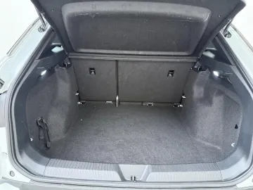 Car image 40