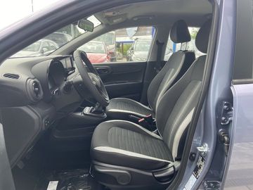 Car image 11