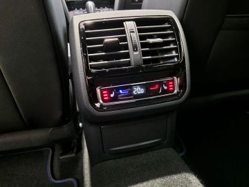 Car image 33