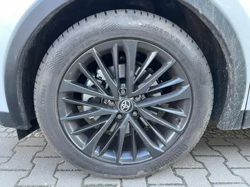 Car image 24