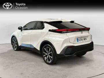 Car image 4