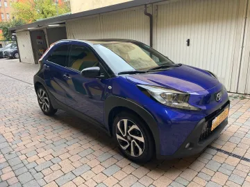 Car image 4