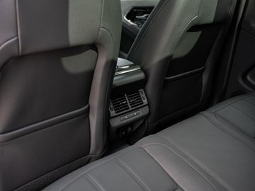 Car image 28