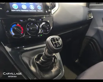 Car image 15