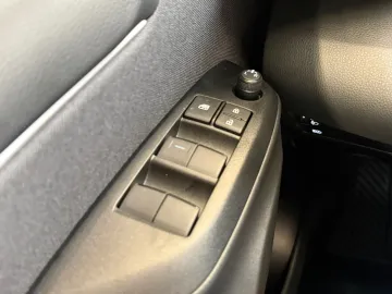 Car image 29