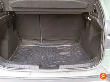 Car image 26