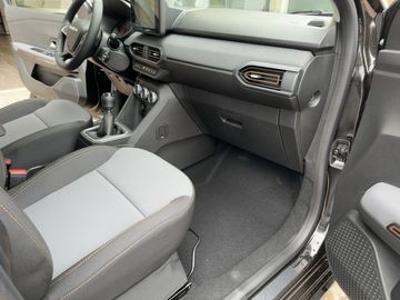 Car image 11