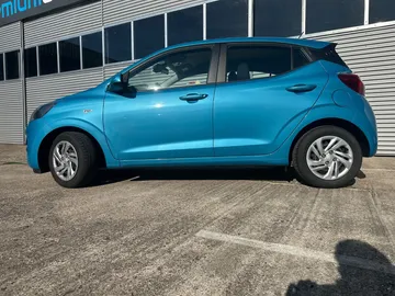 Car image 4