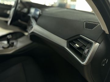 Car image 36