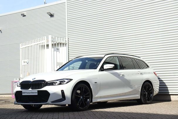 BMW 330e Touring 215 kW image number 35