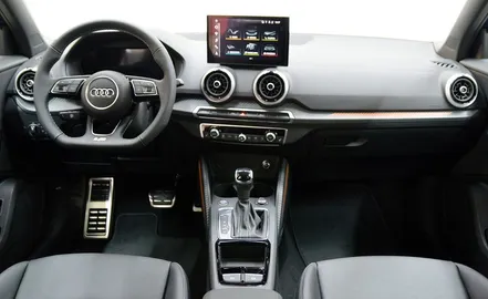 Car image 19